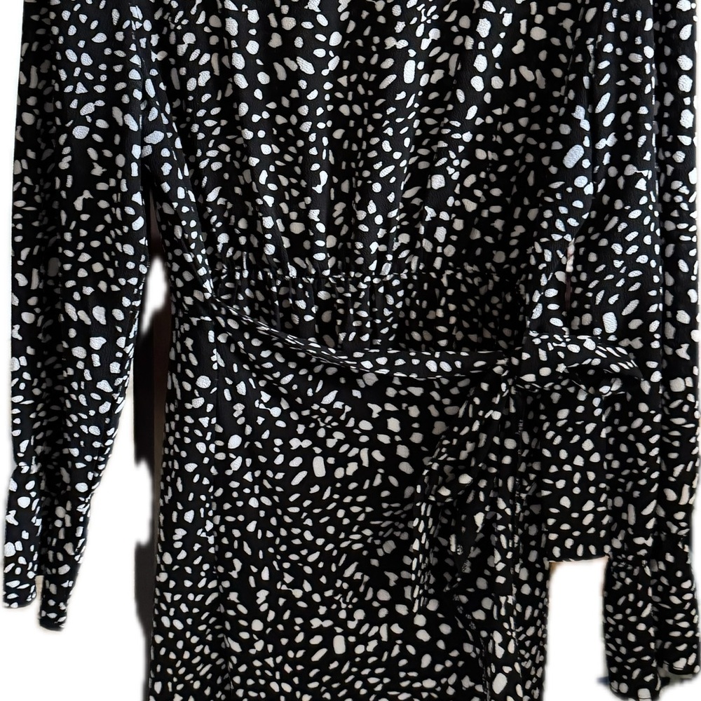 Elegant Black and White Long Sleeve Dress